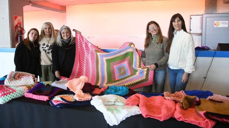 “Al Frío le Ponemos Corazón”: se entregaron abrigos para niñas y niños de dos CDI y la solidaridad volvió a ser protagonista