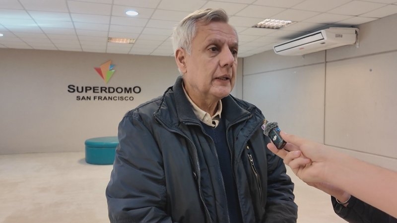 Bernardo Stamateas brindó una charla sobre salud mental y bienestar emocional ante un Superdomo colmado
