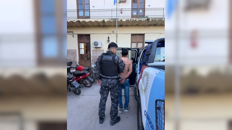 Amenazó a una mujer frente a la Policía y terminó detenido 