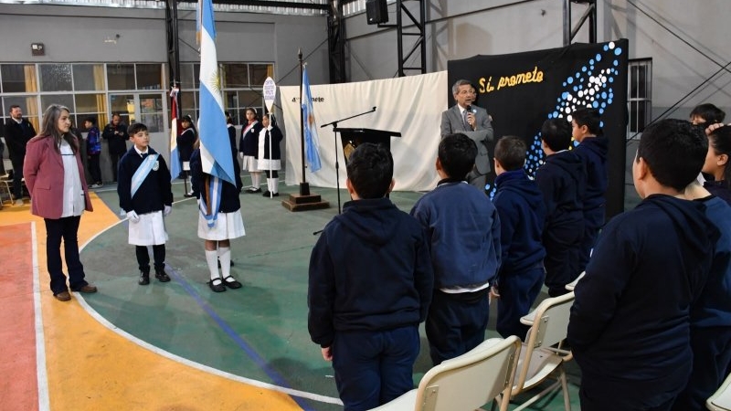 Alumnos de 4to grado de la escuela Hipólito Bouchard renovaron su compromiso con los valores patrios al prometer lealtad a la Bandera
