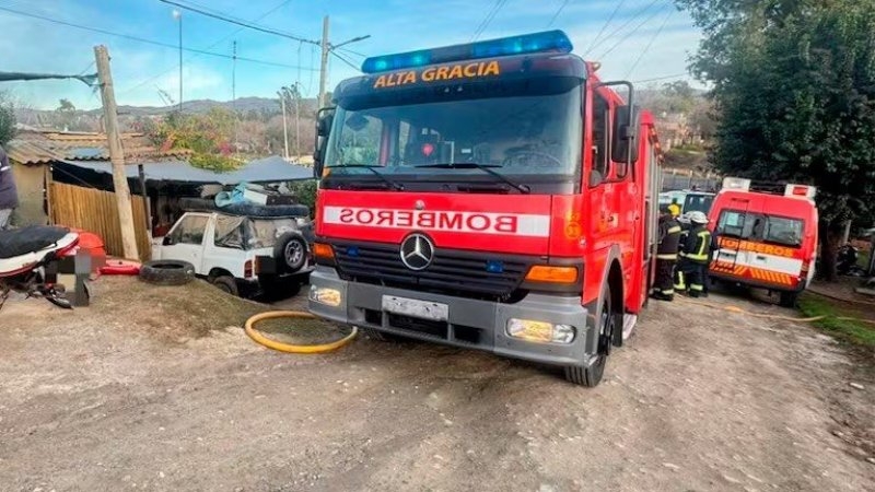 Incendio fatal en Córdoba: murió un joven de 19 años tras quemarse una habitación